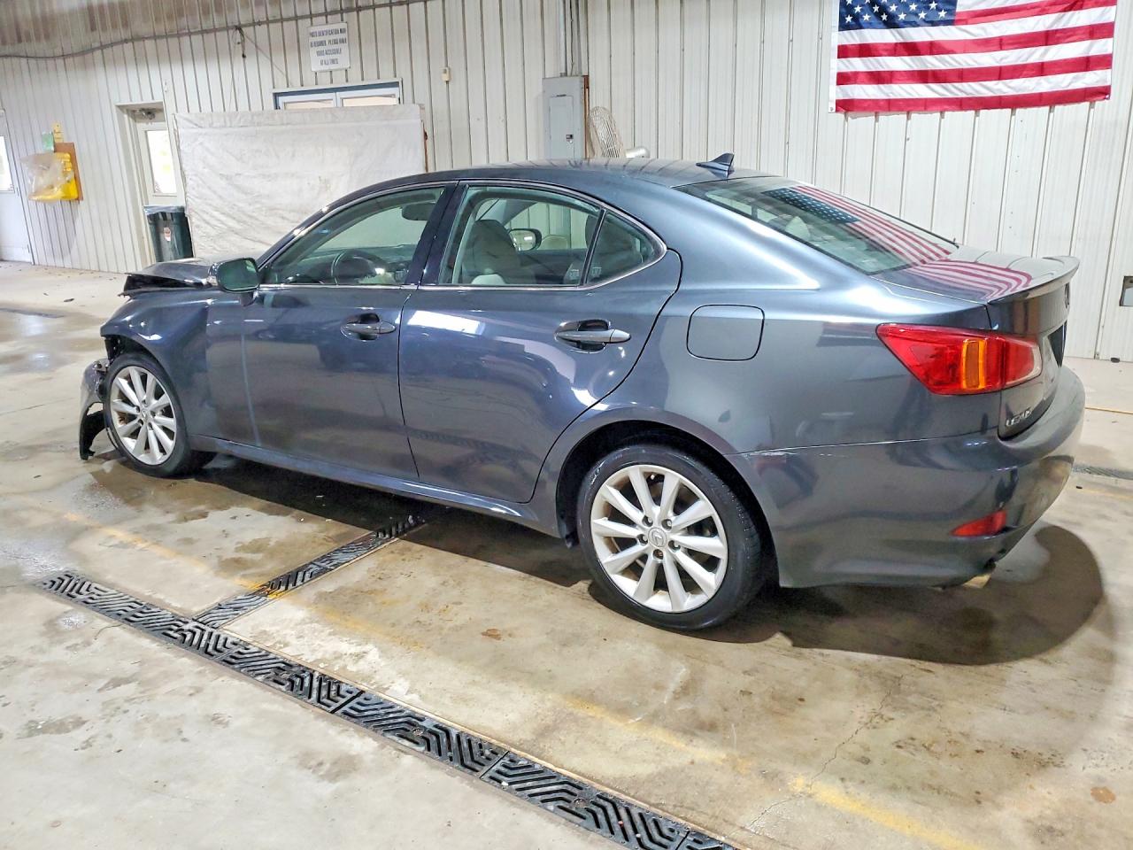 2010 LEXUS IS 250 photo 3