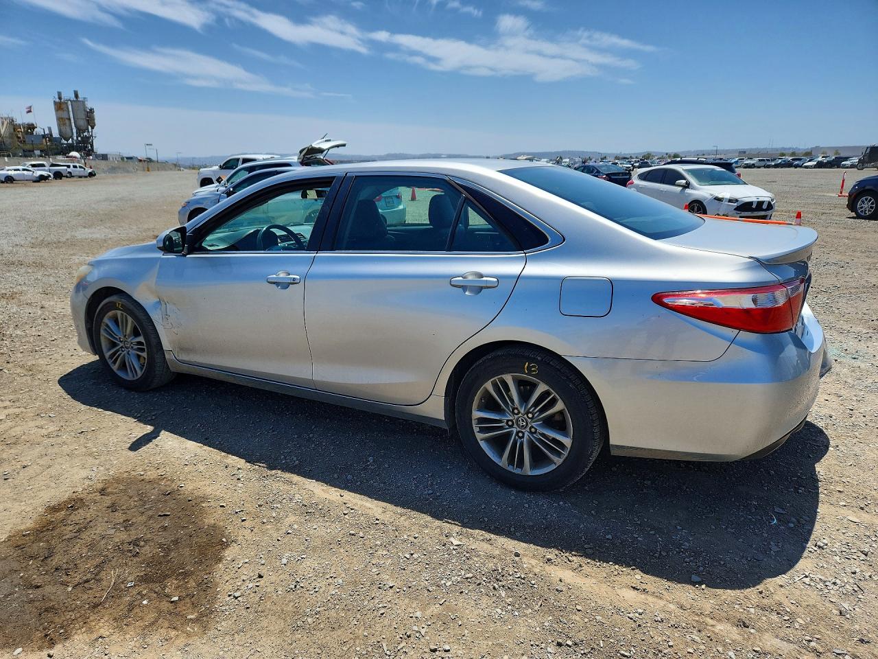 2017 TOYOTA CAMRY SE photo 3