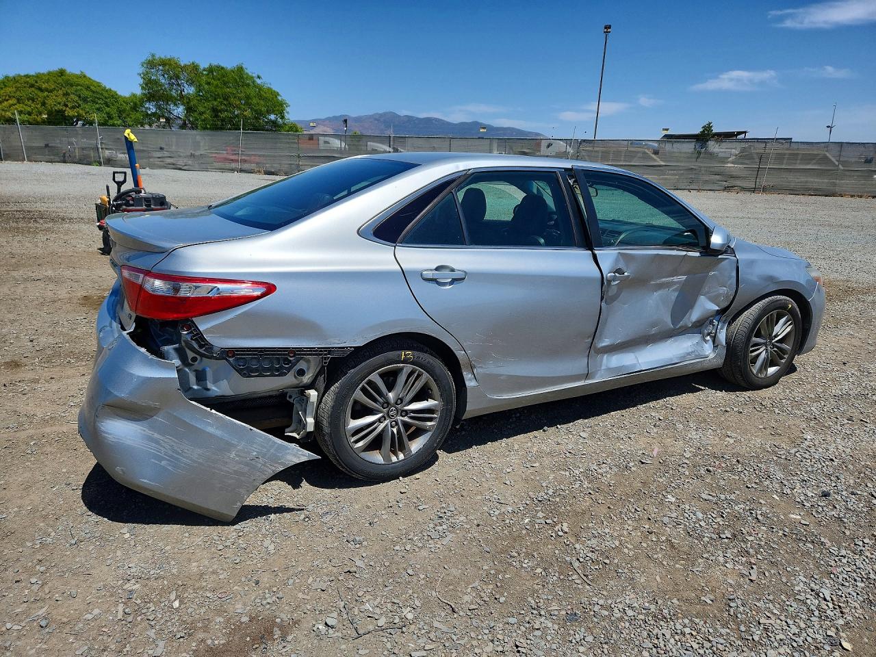 2017 TOYOTA CAMRY SE photo 5
