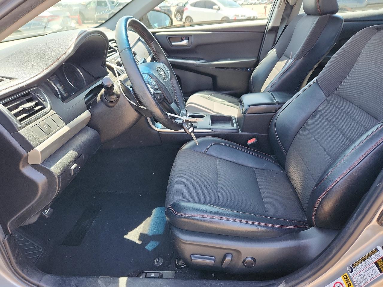 2017 TOYOTA CAMRY SE photo 13