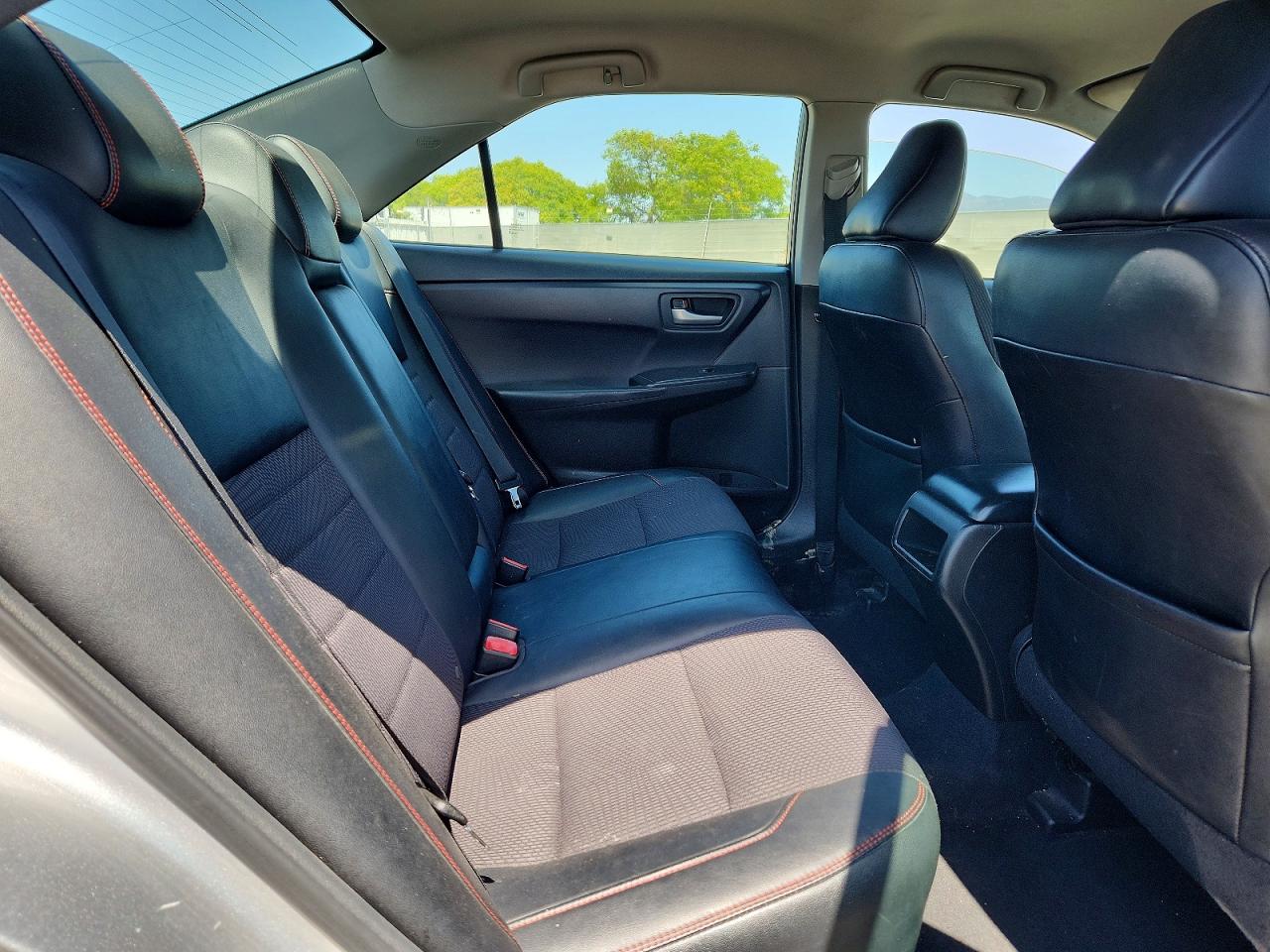 2017 TOYOTA CAMRY SE photo 19