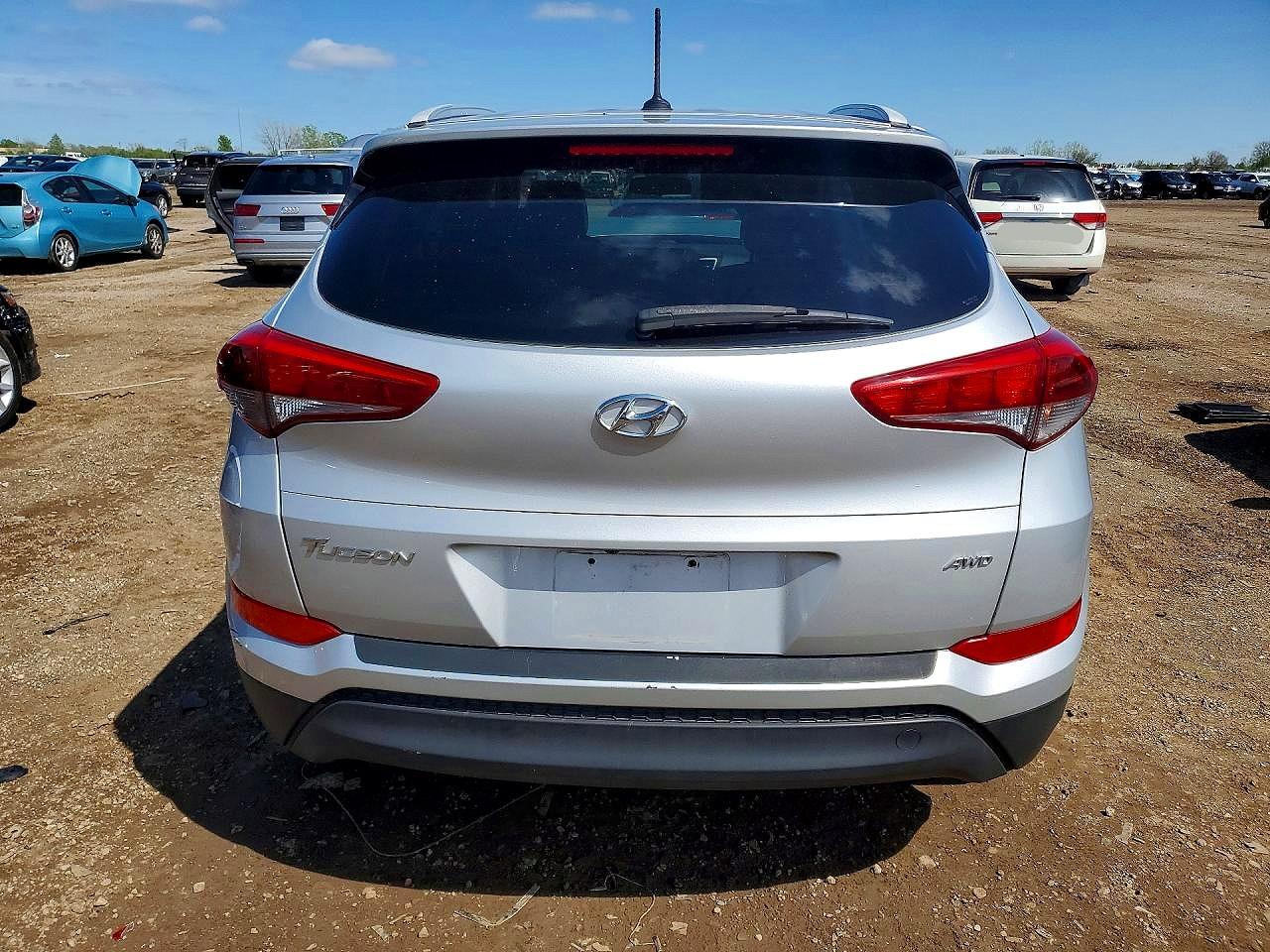 2017 HYUNDAI TUCSON SE photo 6