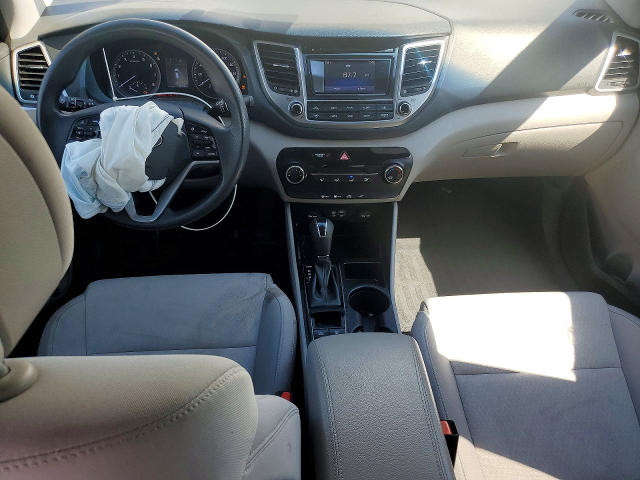 2017 HYUNDAI TUCSON SE photo 8