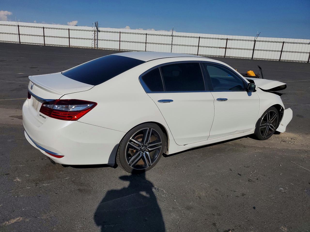 2017 HONDA ACCORD SPORT photo 5