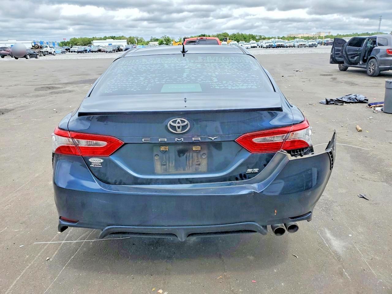 2020 TOYOTA CAMRY SE photo 11