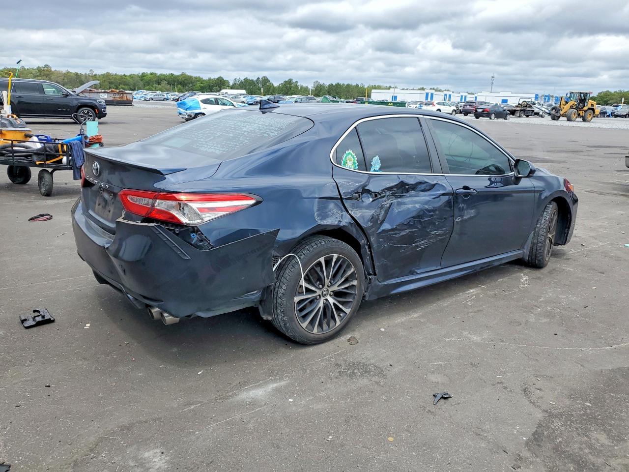 2020 TOYOTA CAMRY SE photo 5