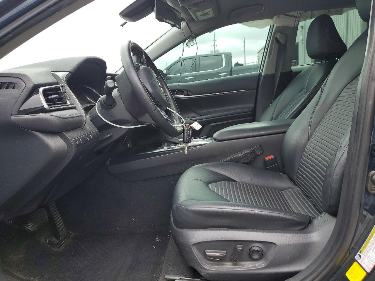 2020 TOYOTA CAMRY SE photo 13