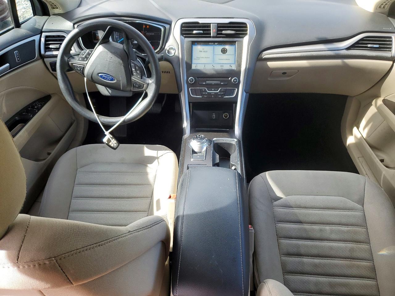 2017 FORD FUSION SE photo 8