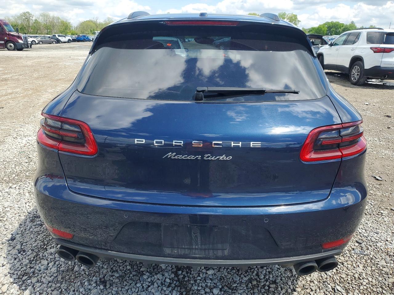 2015 PORSCHE MACAN TURBO photo 11