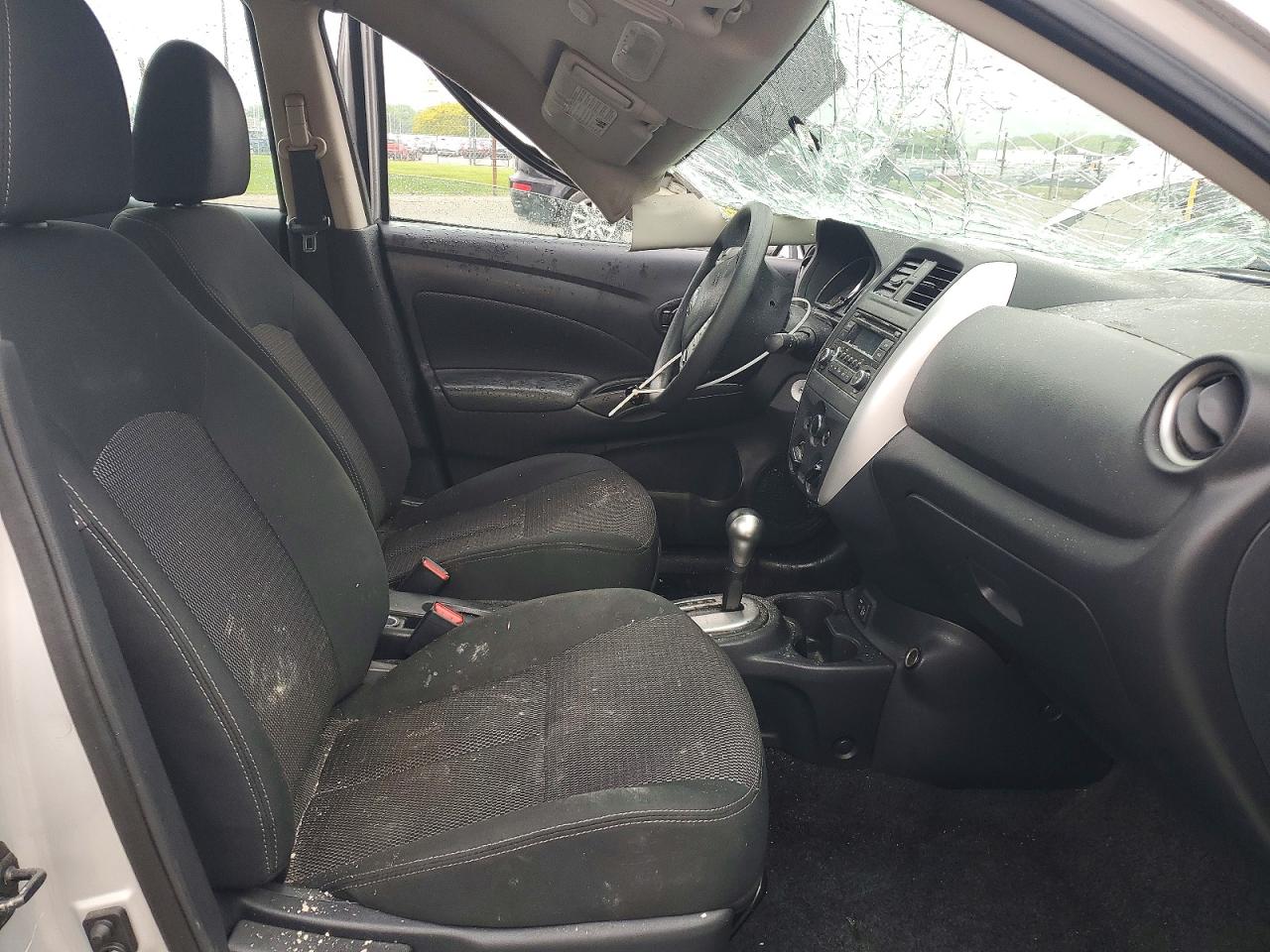 2018 NISSAN VERSA SV photo 19