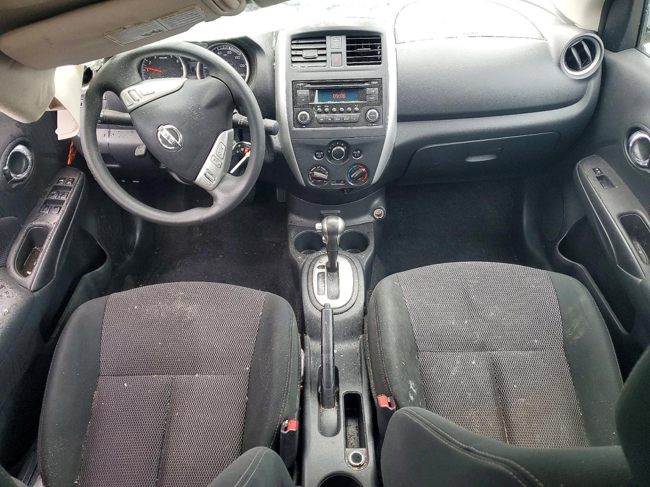 2018 NISSAN VERSA SV photo 22