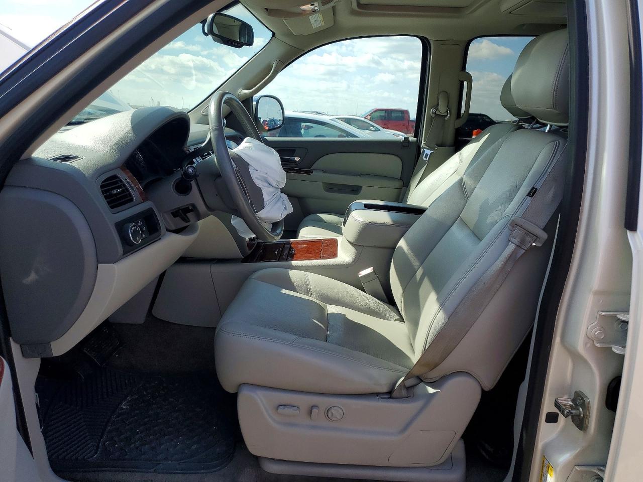 2013 CHEVROLET TAHOE C1500 LTZ photo 13
