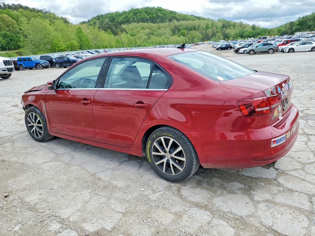 2017 VOLKSWAGEN JETTA SE photo 3