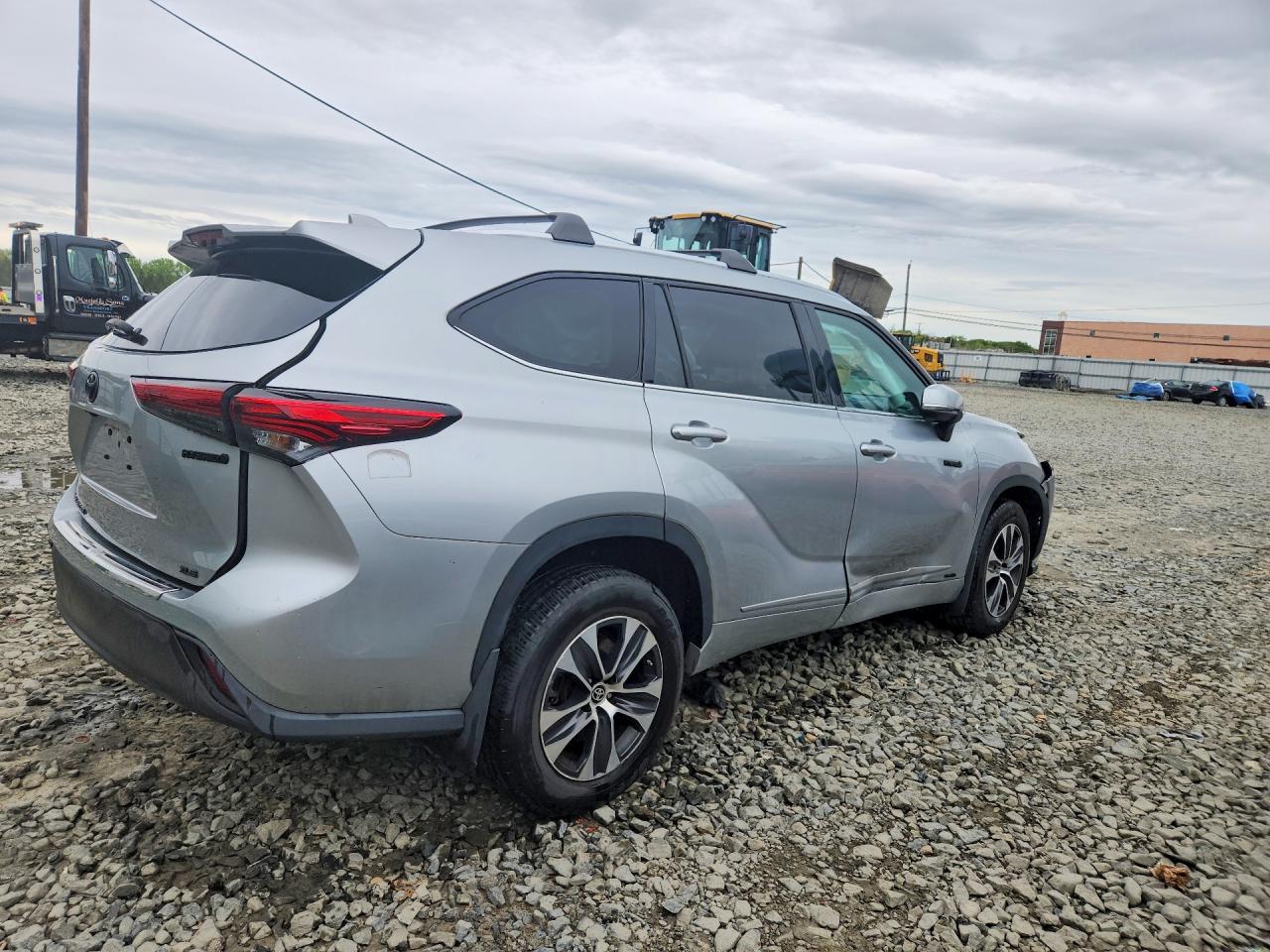 2021 TOYOTA HIGHLANDER HYBRID XLE photo 3