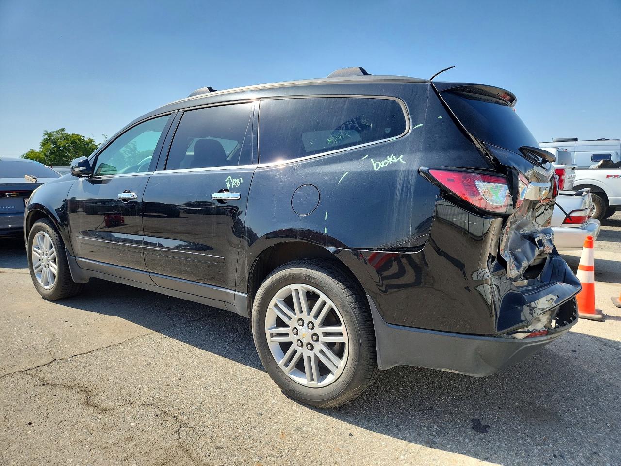 2014 CHEVROLET TRAVERSE LT photo 3