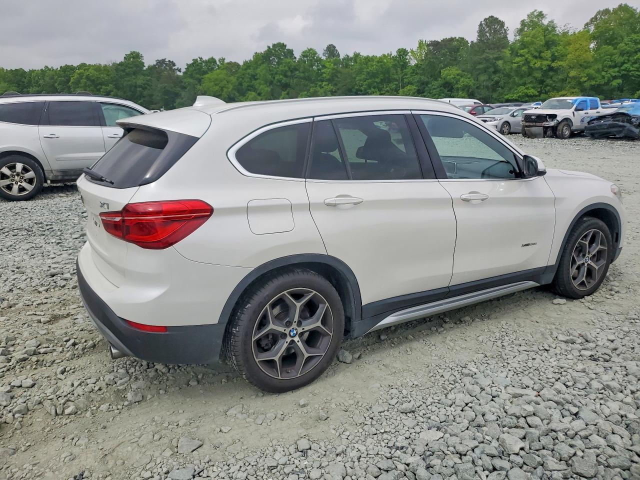 2016 BMW X1 XDRIVE28I photo 3