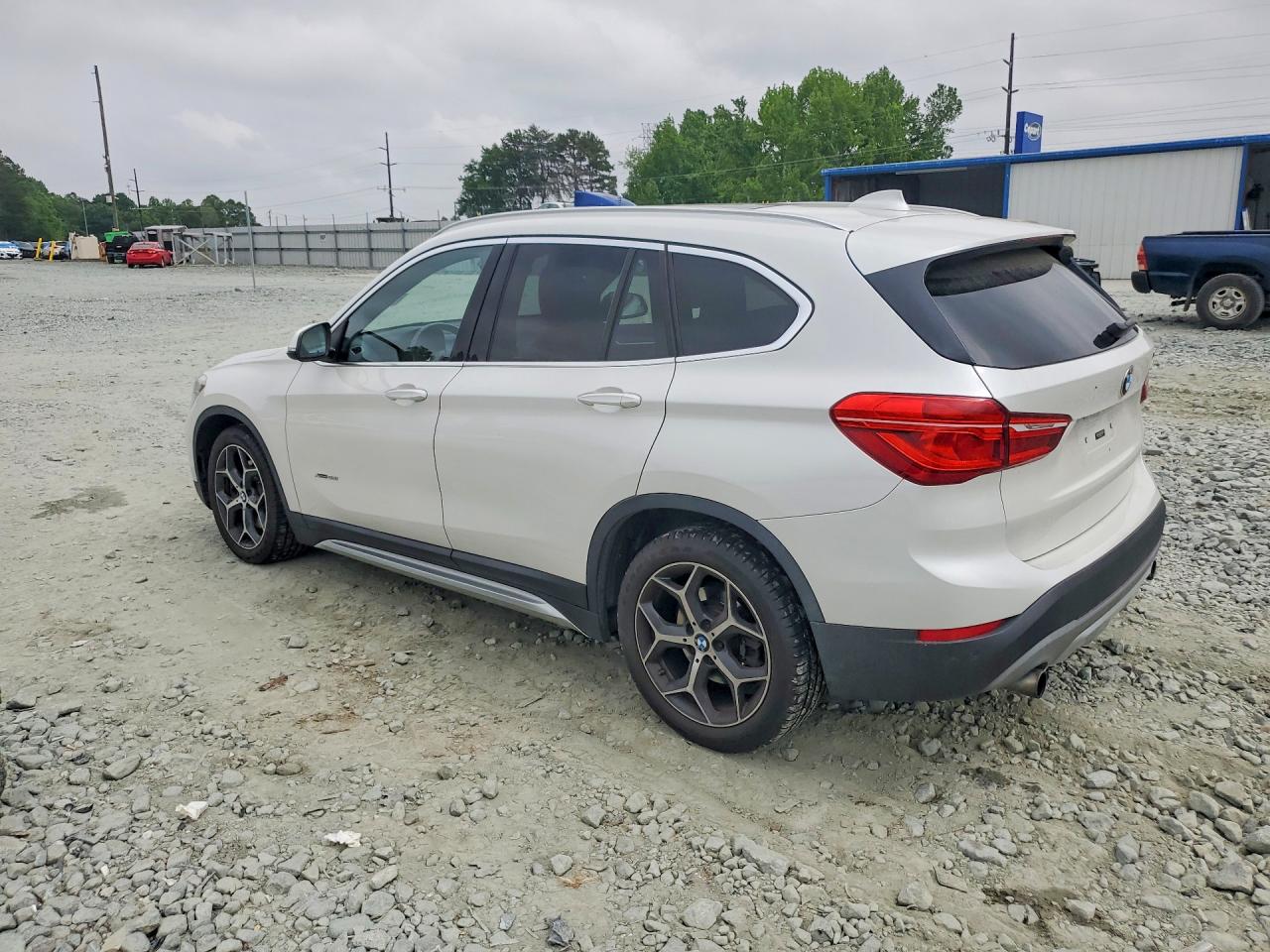 2016 BMW X1 XDRIVE28I photo 2