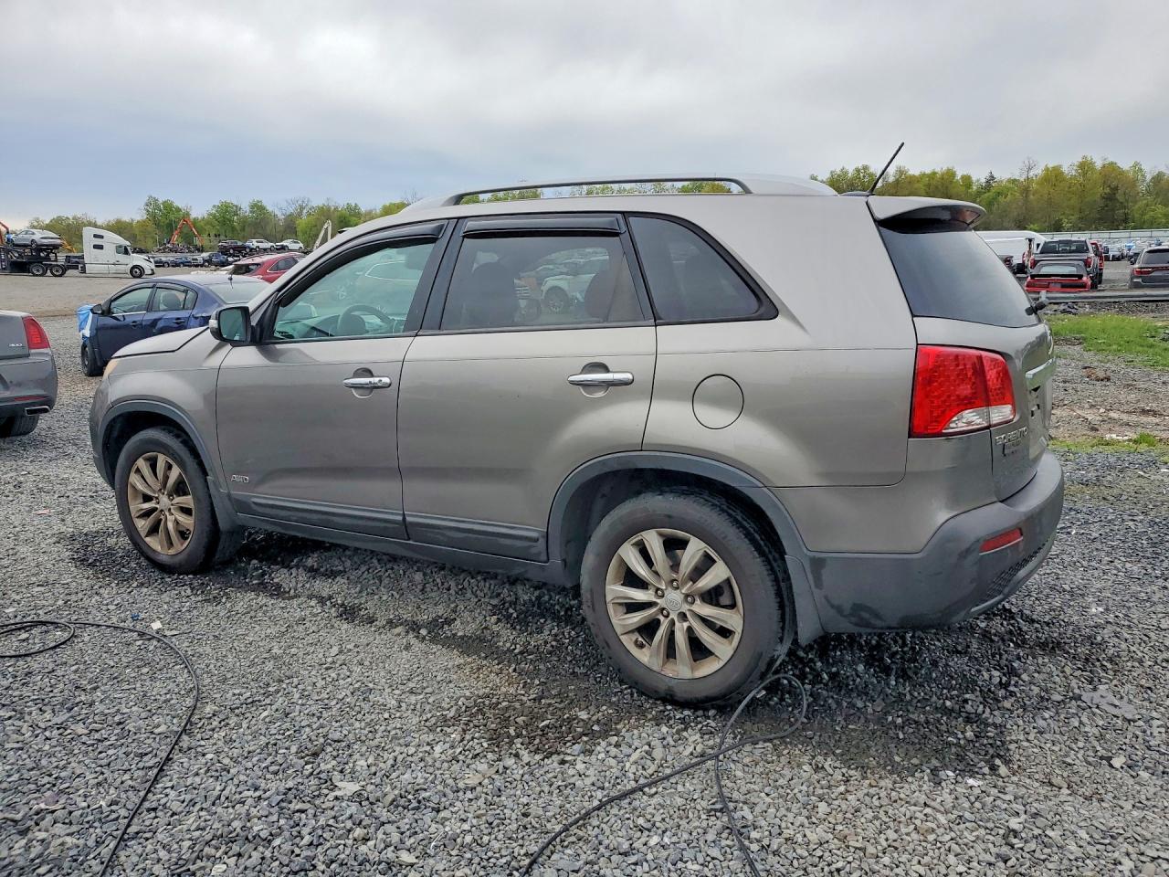2011 KIA SORENTO EX photo 3