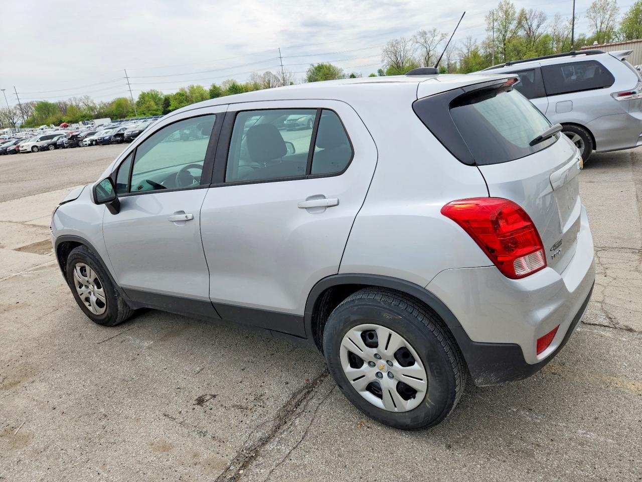 2017 CHEVROLET TRAX LS photo 2