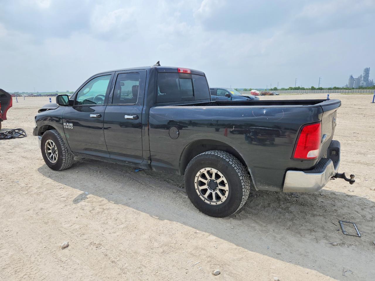 2018 RAM 1500 SLT photo 3