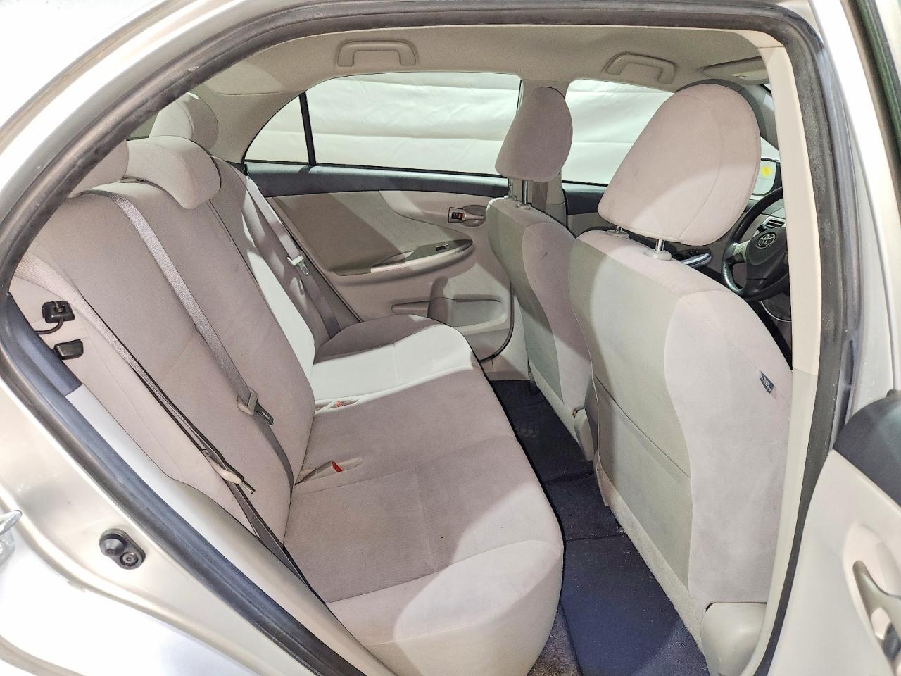 2013 TOYOTA COROLLA LE photo 10