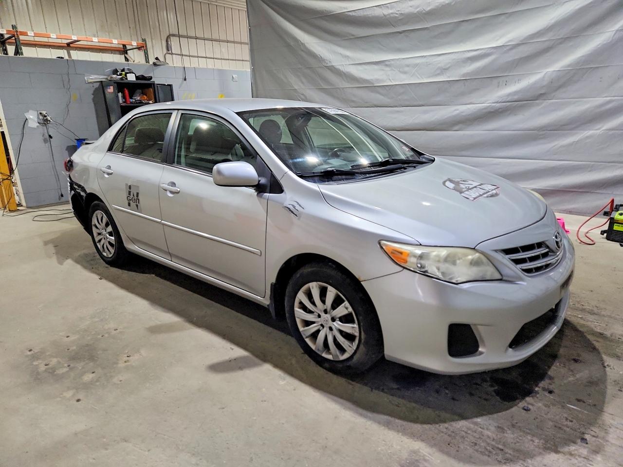 2013 TOYOTA COROLLA LE photo 4