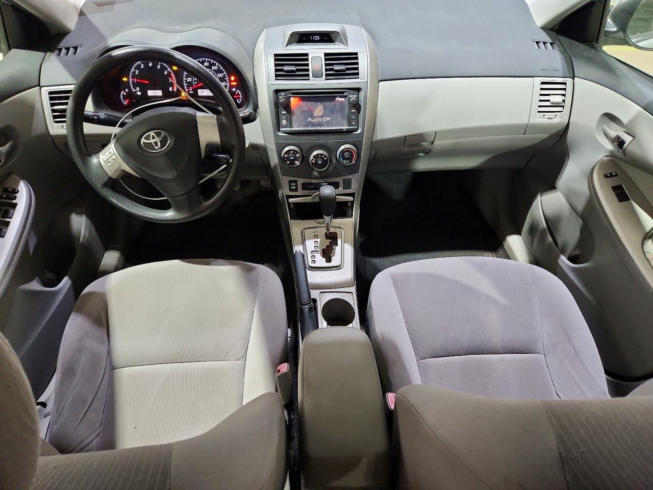 2013 TOYOTA COROLLA LE photo 8