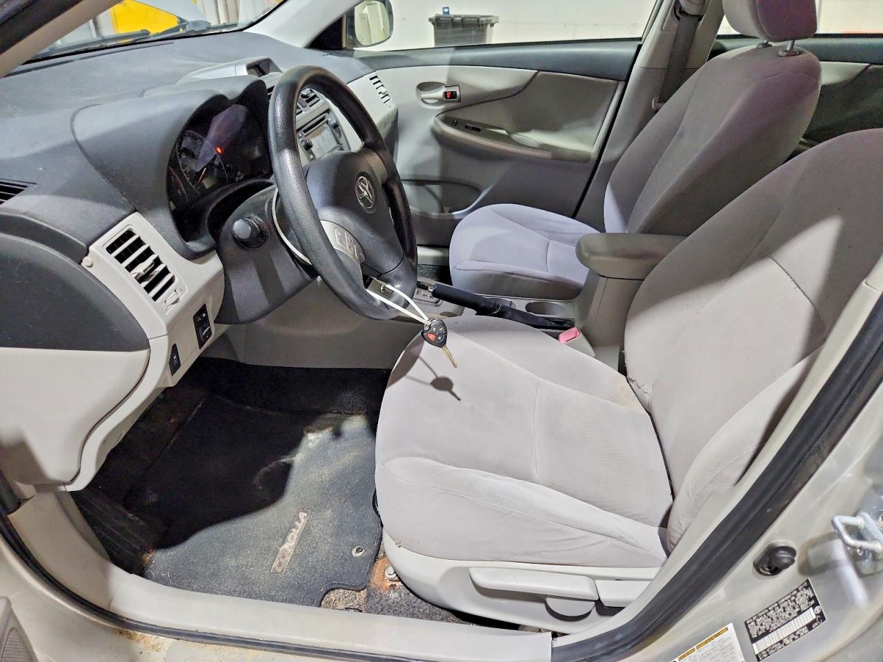 2013 TOYOTA COROLLA LE photo 7