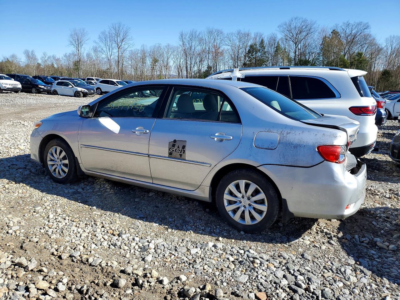 2013 TOYOTA COROLLA LE photo 2