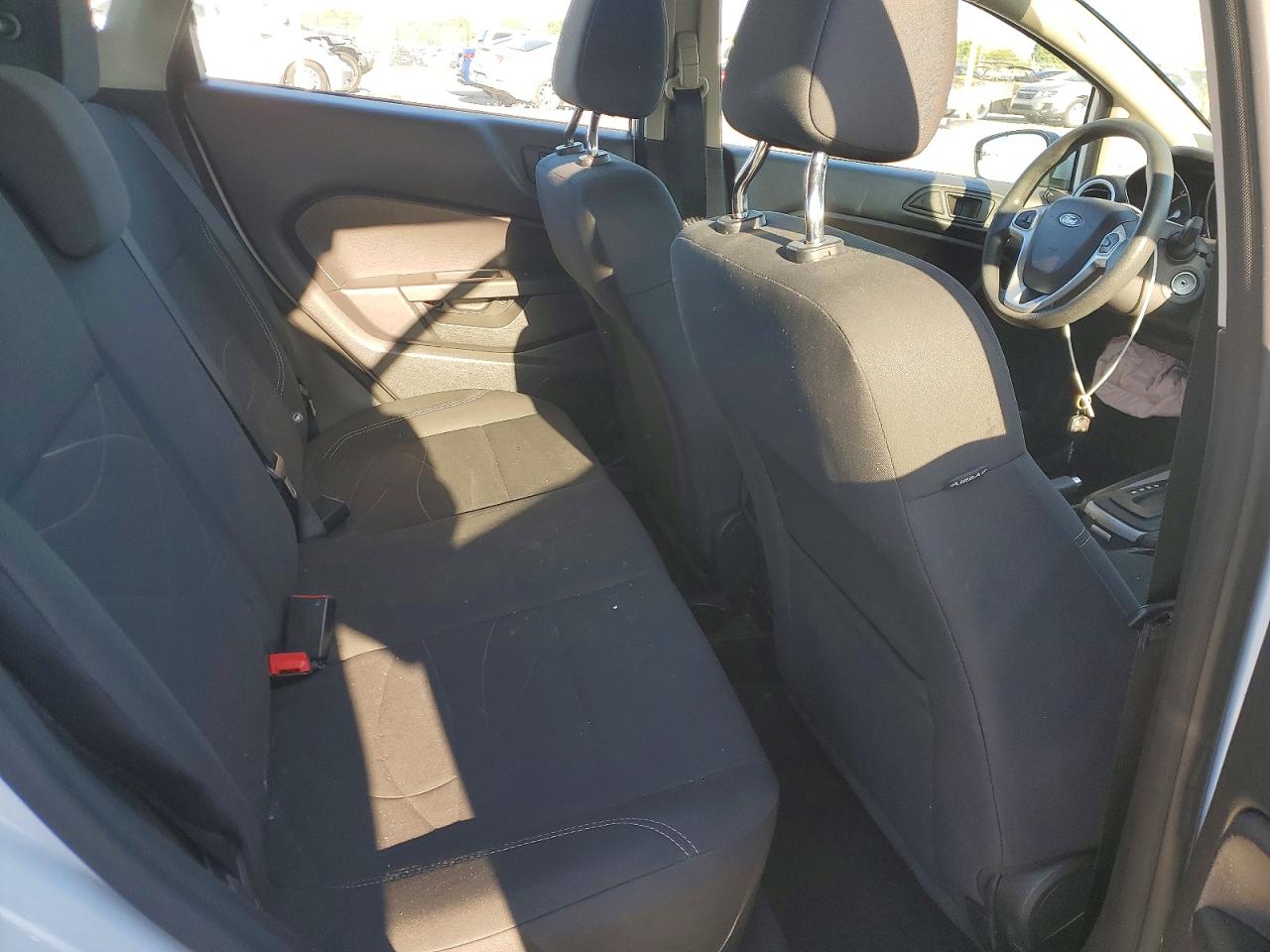 2018 FORD FIESTA SE photo 21