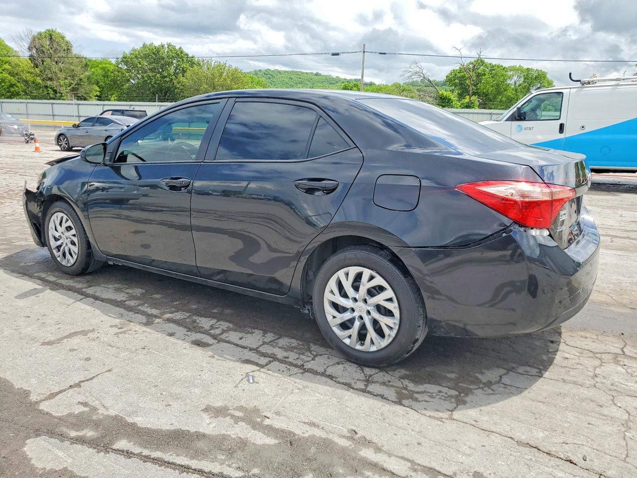 2018 TOYOTA COROLLA LE photo 4
