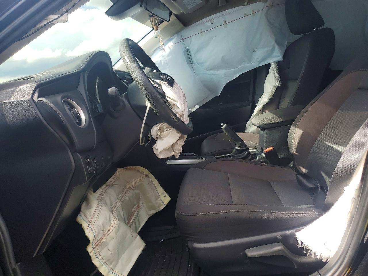 2018 TOYOTA COROLLA LE photo 19