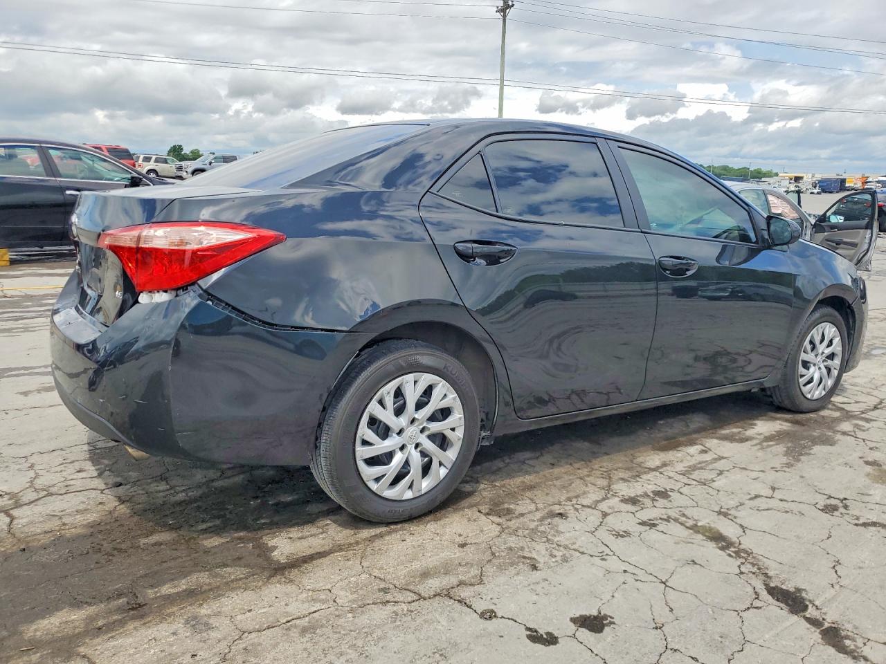 2018 TOYOTA COROLLA LE photo 7