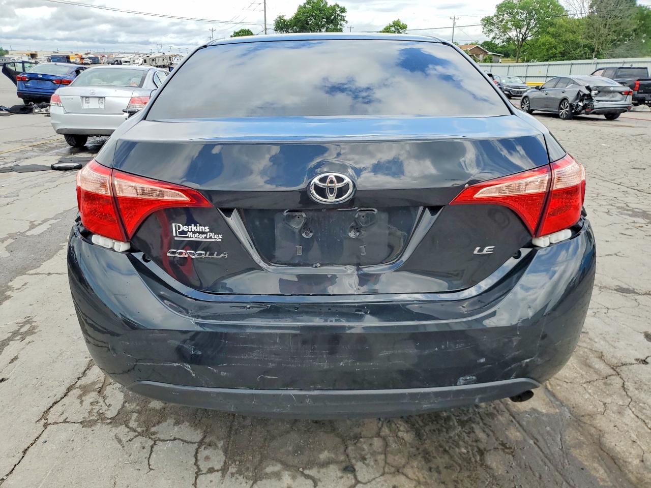 2018 TOYOTA COROLLA LE photo 16