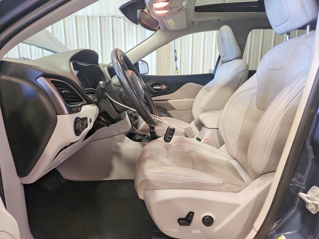 2019 JEEP CHEROKEE LIMITED photo 13