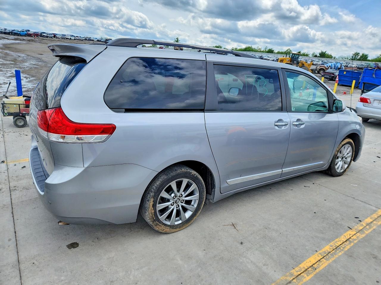 2013 TOYOTA SIENNA photo 5