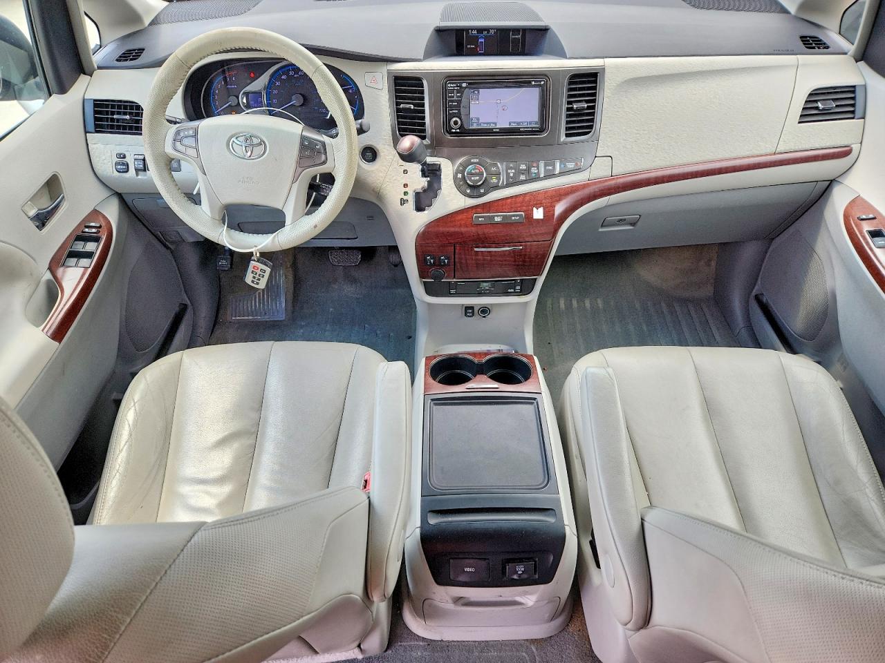 2013 TOYOTA SIENNA photo 15
