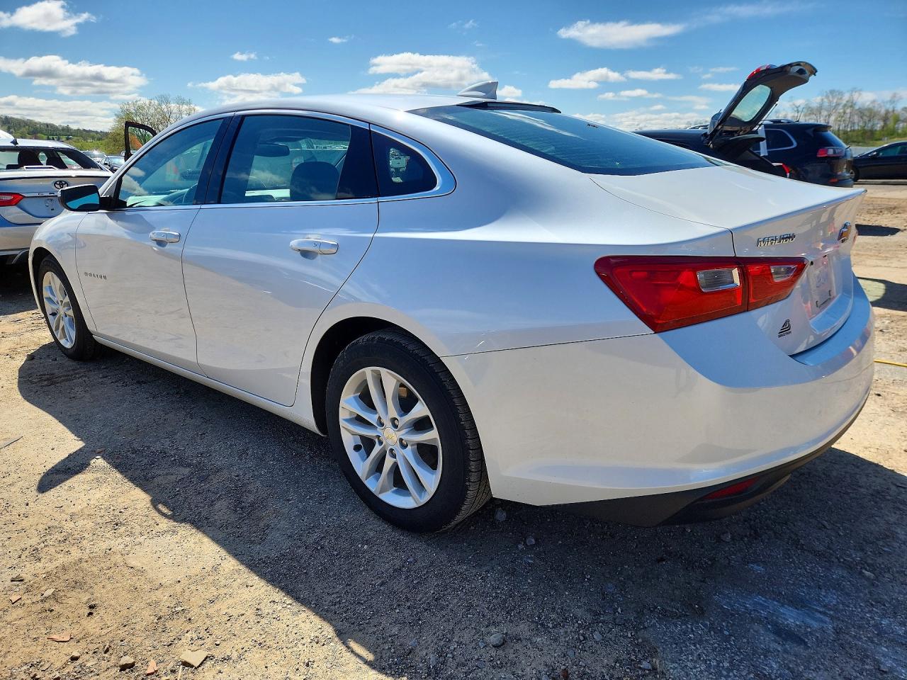 2017 CHEVROLET MALIBU LT photo 2