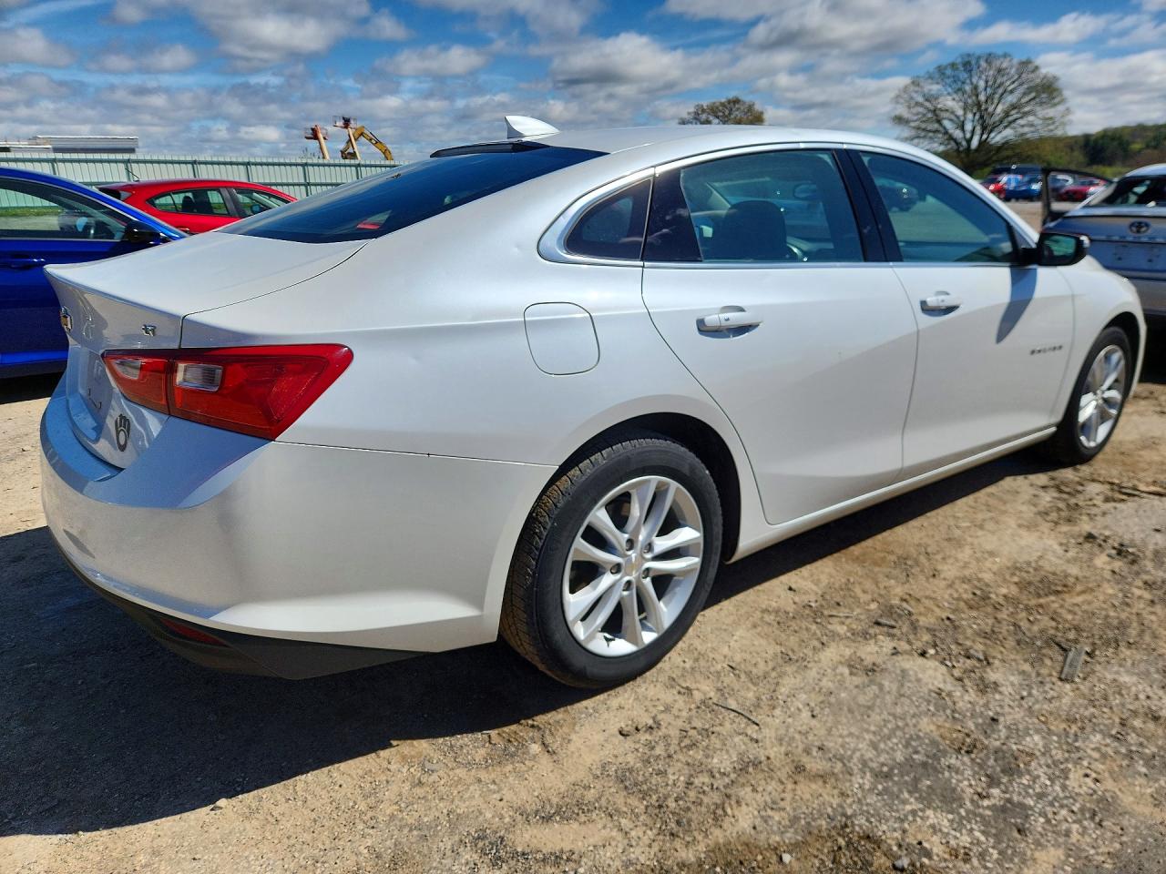 2017 CHEVROLET MALIBU LT photo 3