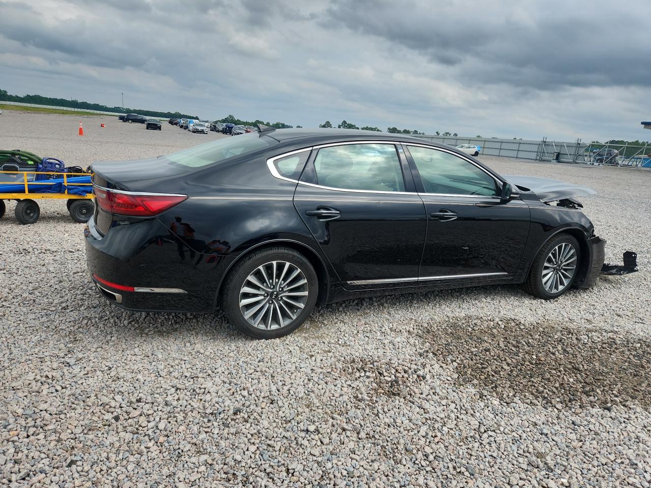 2017 KIA CADENZA PREMIUM photo 5