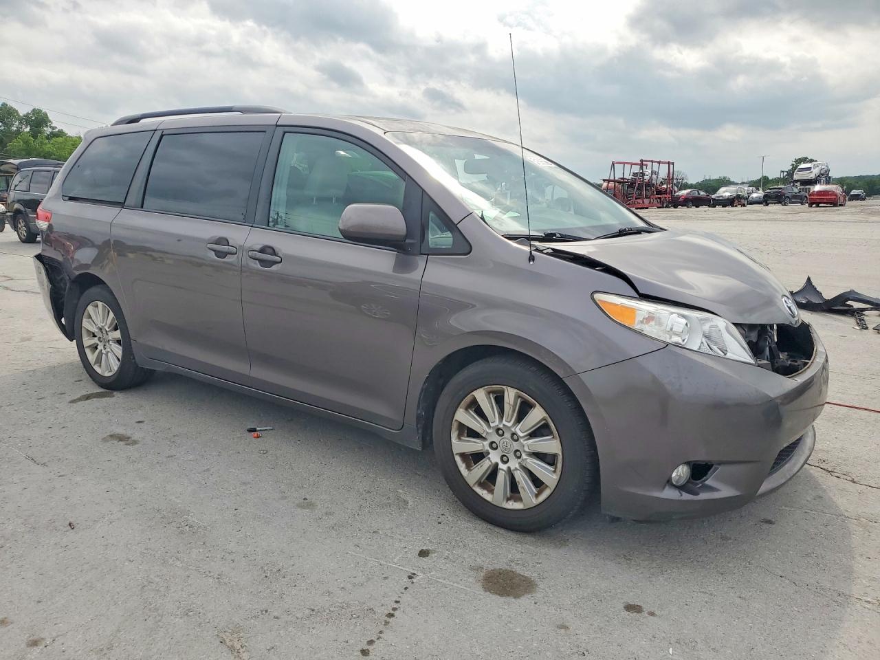 2013 TOYOTA SIENNA XLE 7-PASSENGER photo 10