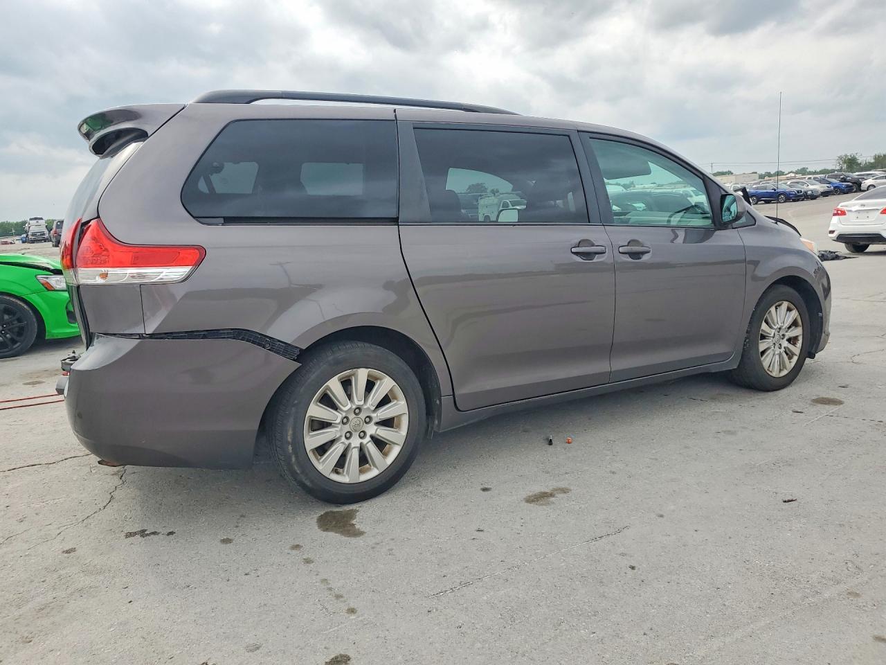2013 TOYOTA SIENNA XLE 7-PASSENGER photo 7