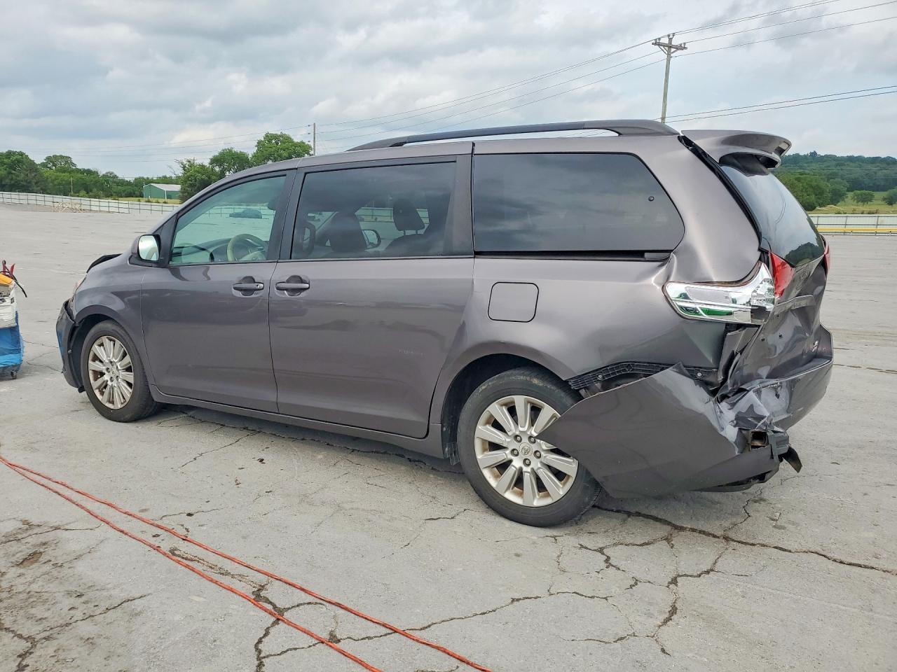 2013 TOYOTA SIENNA XLE 7-PASSENGER photo 4