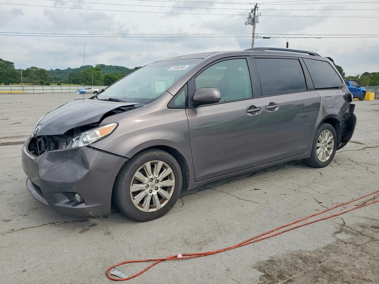 2013 TOYOTA SIENNA