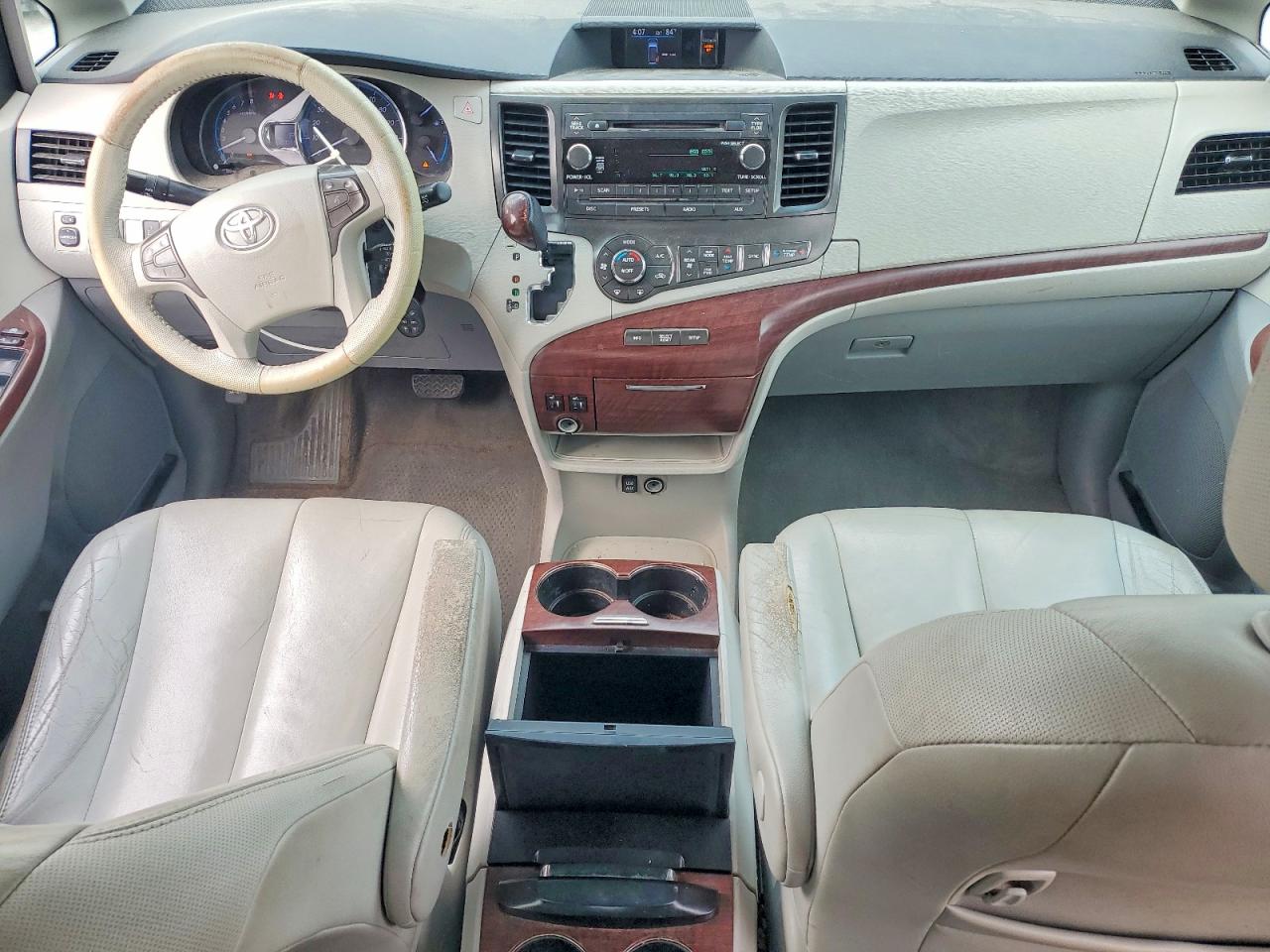 2013 TOYOTA SIENNA XLE 7-PASSENGER photo 22