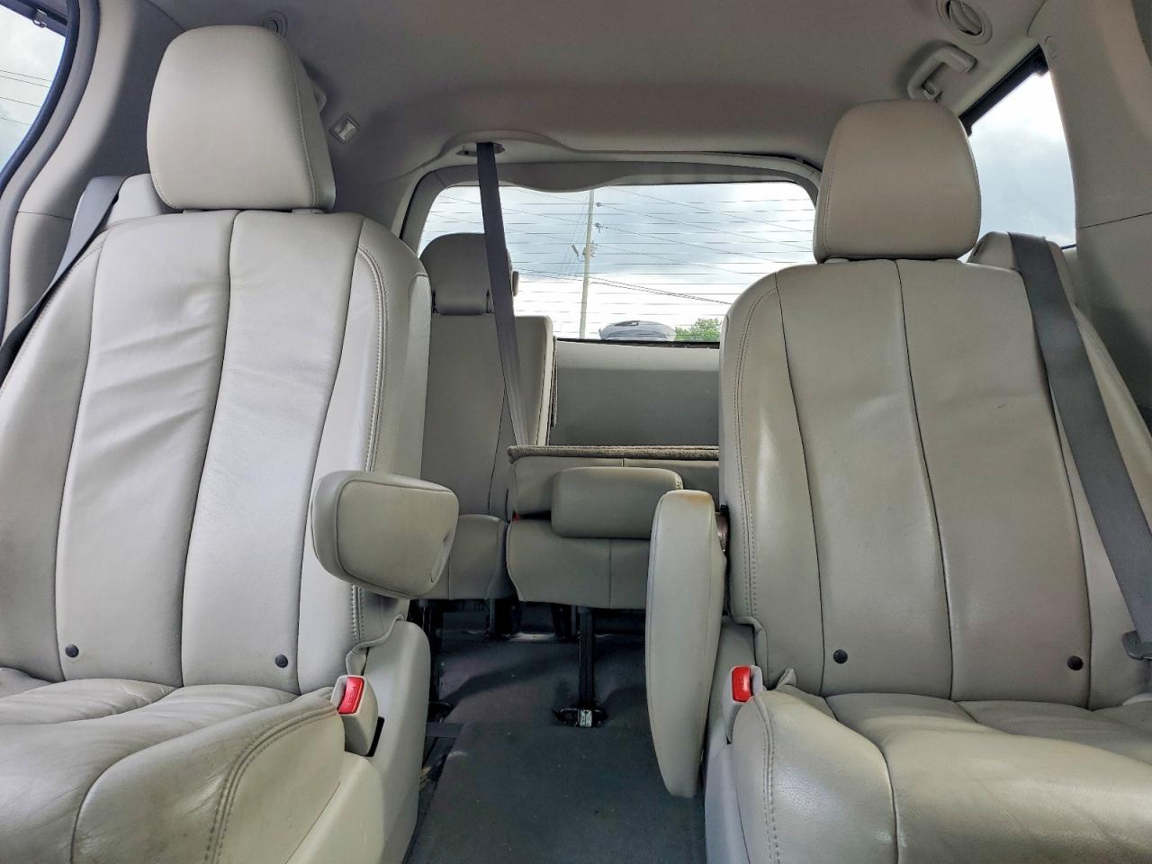 2013 TOYOTA SIENNA XLE 7-PASSENGER photo 28