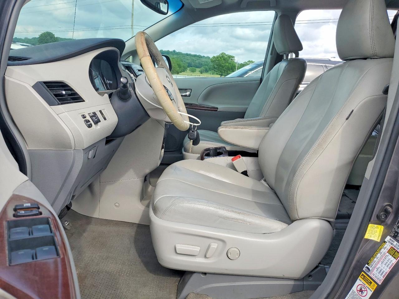 2013 TOYOTA SIENNA XLE 7-PASSENGER photo 19