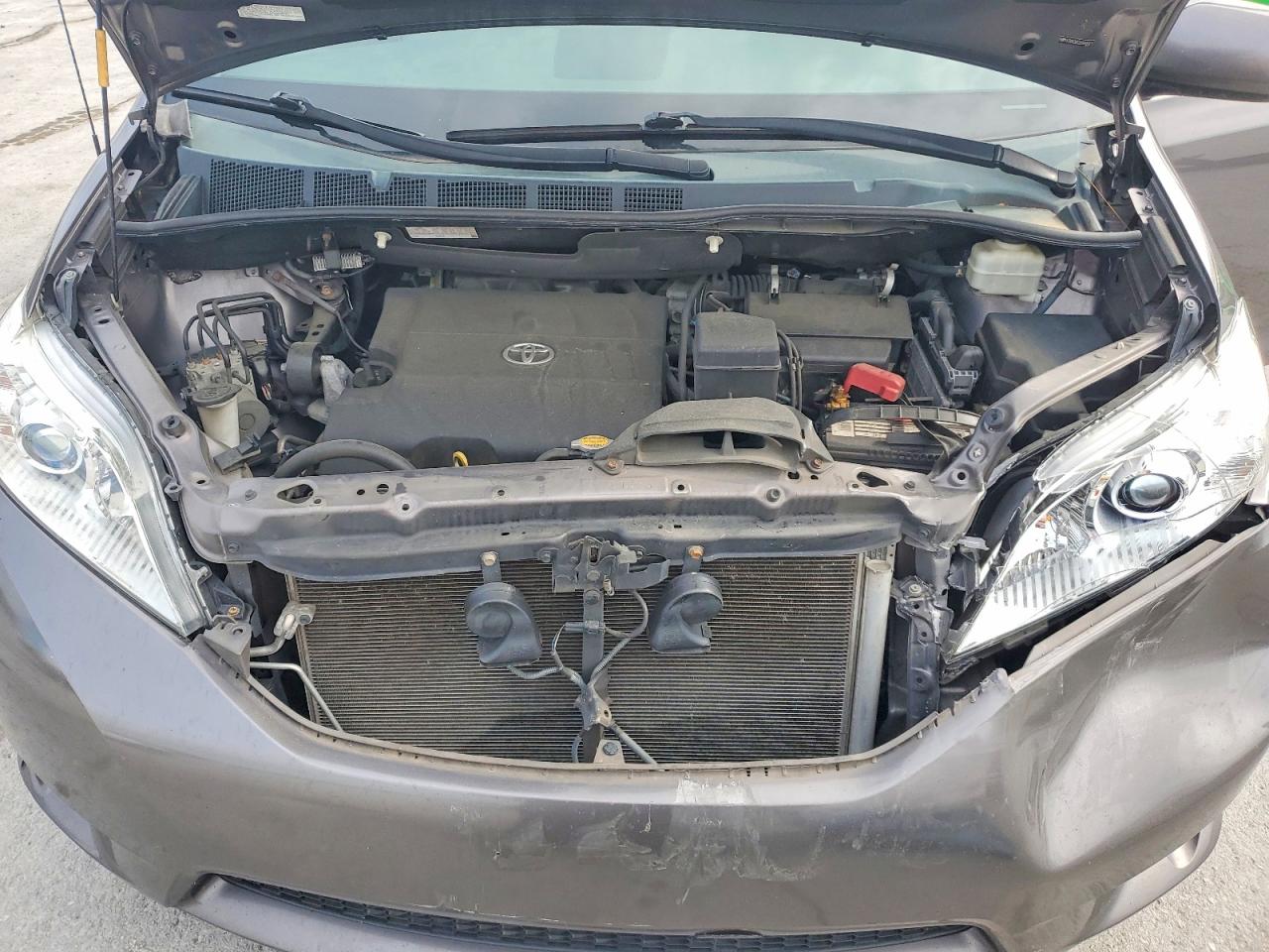 2013 TOYOTA SIENNA XLE 7-PASSENGER photo 34