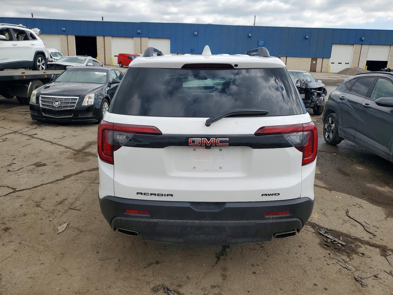 2023 GMC ACADIA SLT photo 6