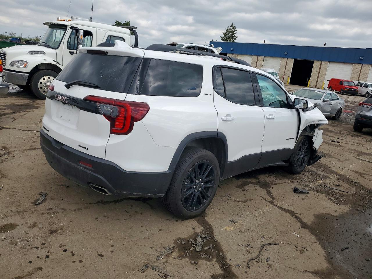 2023 GMC ACADIA SLT photo 3